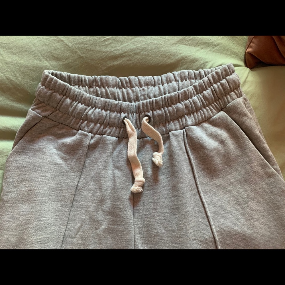 URBAN OUTFITTERS ANKLE CROPPED SWEATPANTS